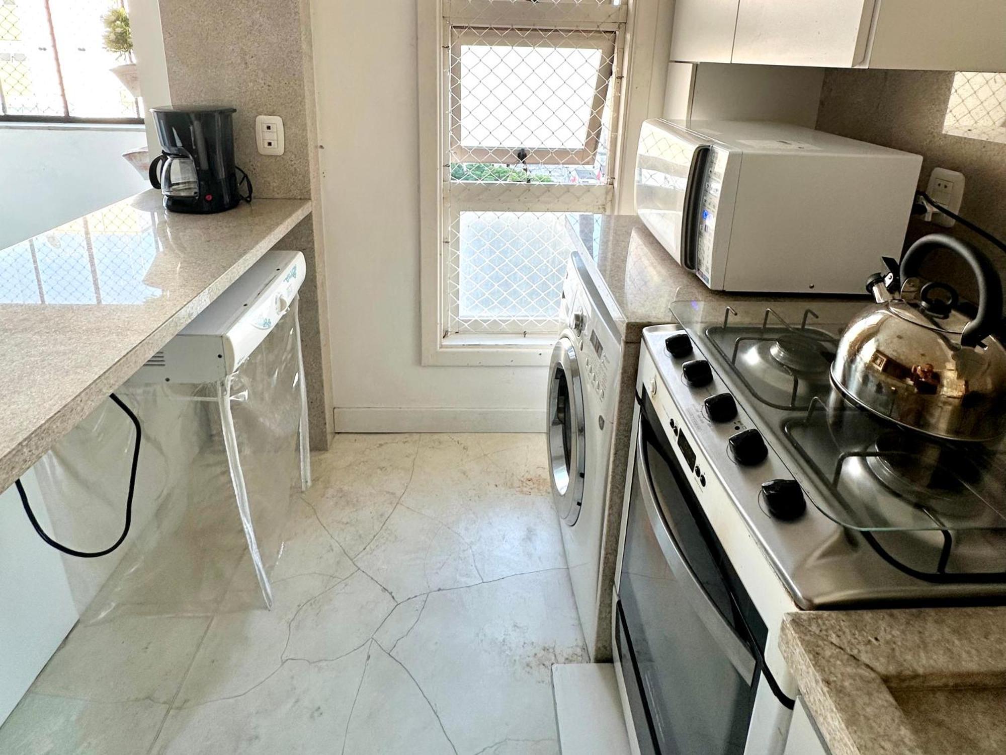 Flat Bem Localizado, Espacoso E Infraestrutura Completa