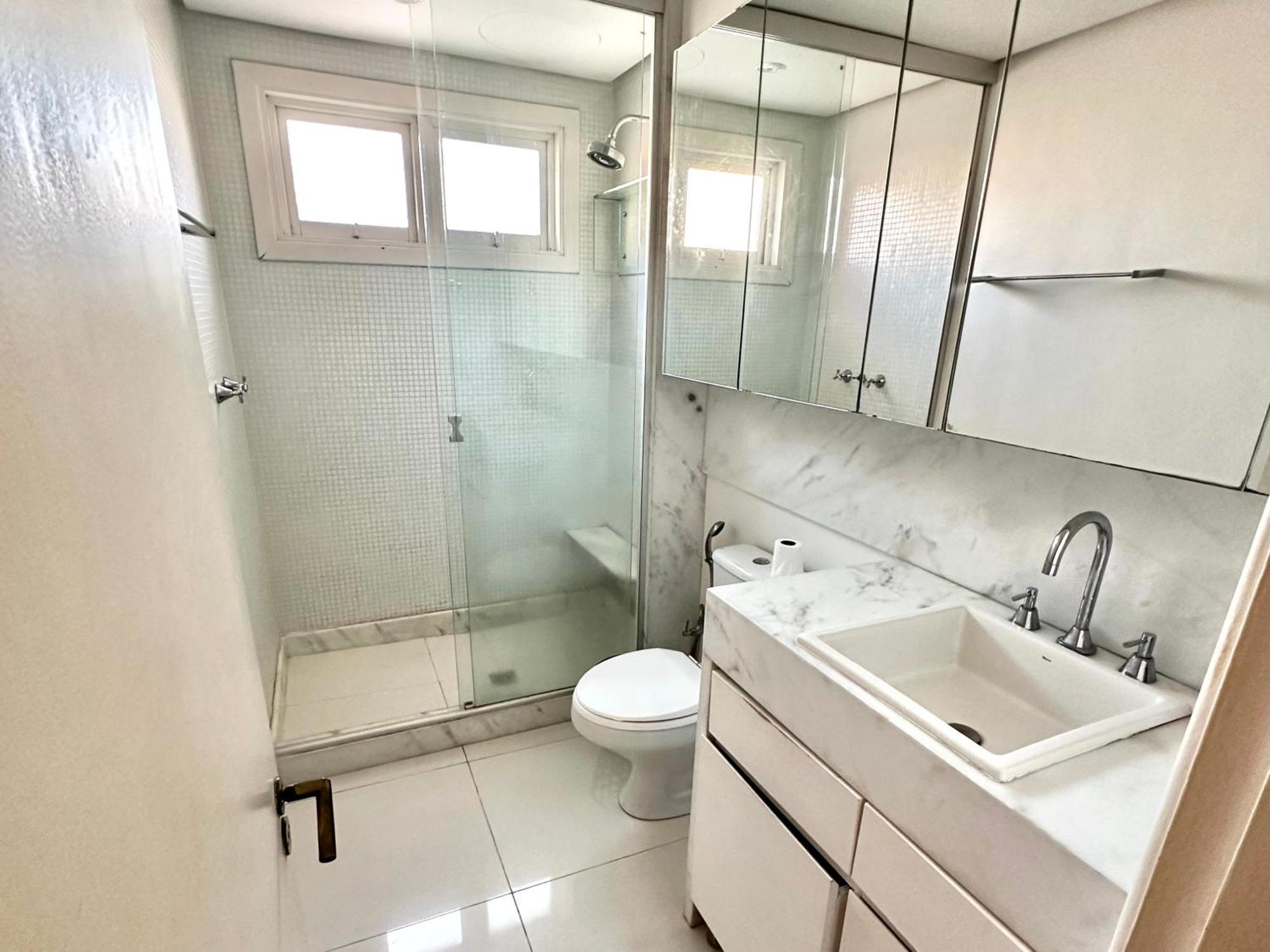 Flat Bem Localizado, Espacoso E Infraestrutura Completa
